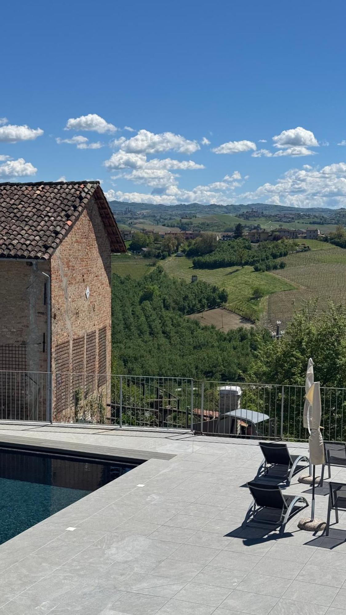 Il Grecale - Camere E Appartamenti La Morra Exterior photo